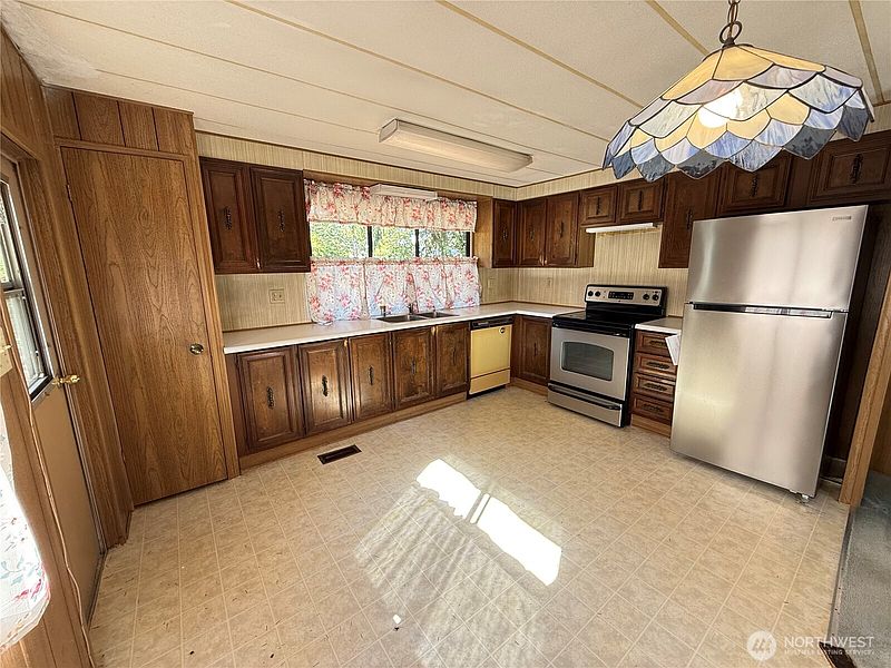5th image of 2419 Jahn Ave NW #28