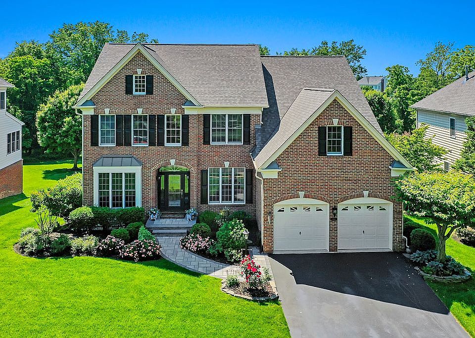 1st image of 15169 Golf View Dr