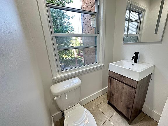 5th image of 522 Mercer St #3E