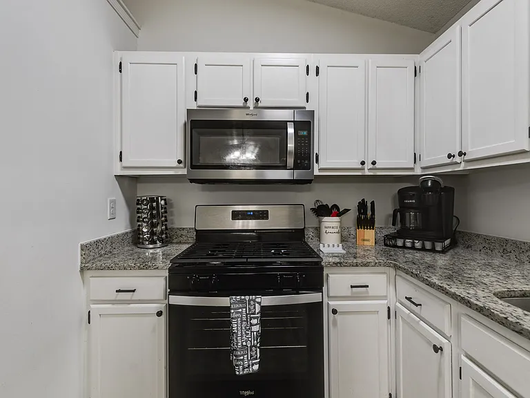 204 Wesley Mill Ln — Photo 8
