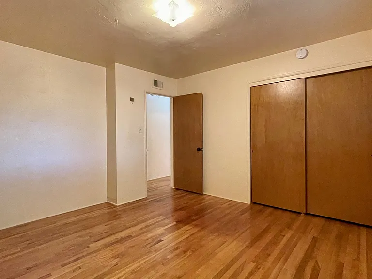 276 Daly Ave — Photo 10