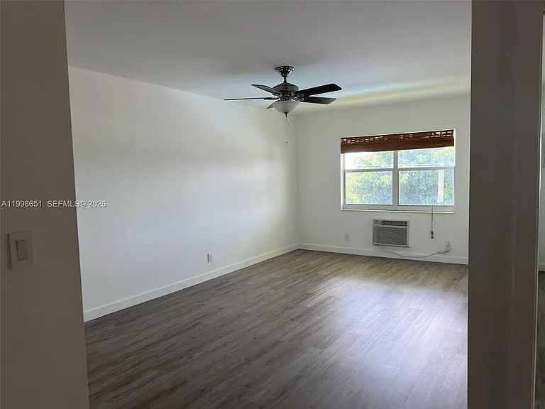 1350 E Sample Rd #306 — Photo 8