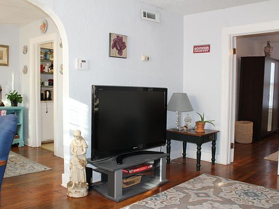 4th image of 477 Elm Ave