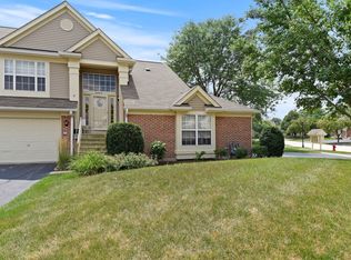 30W019 Mayfair Ct, Warrenville, IL 60555