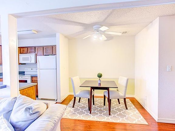 4th image of 2936 Antique Oaks Cir APT 72