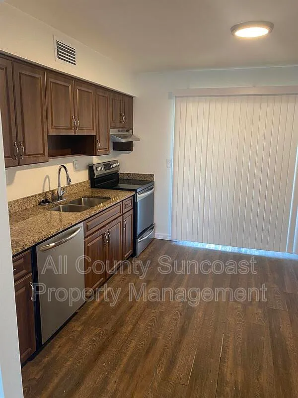 2 bed, 1.0 bath, $1,325 — Photo 1
