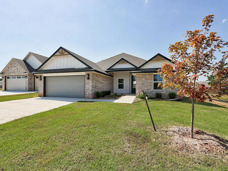 2712 Dunham Dr — Photo 4