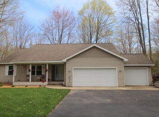 8562 Ridgeway Rd, Petoskey, MI 49770