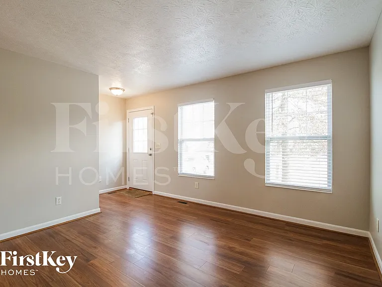 60 Charmalee Dr — Photo 8