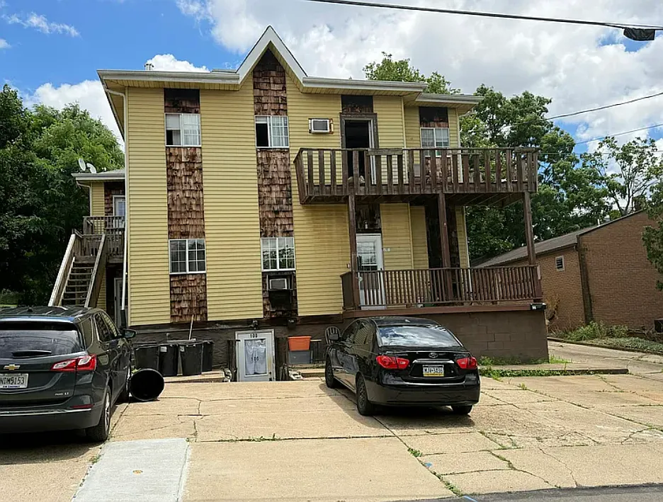 11 Station St #100