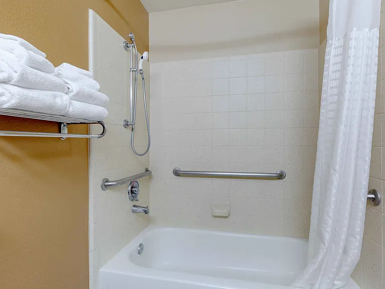 Studio Suite - 2 Full Beds