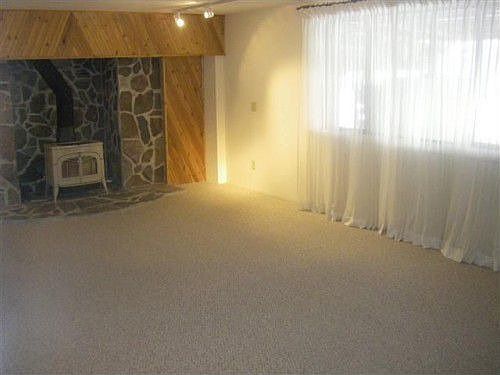 5th image of 216 Essex St
