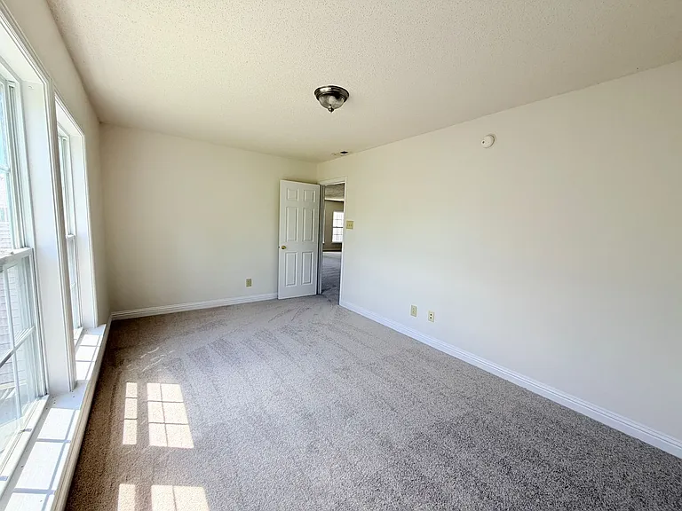 2946 Heirloom Ln — Photo 34