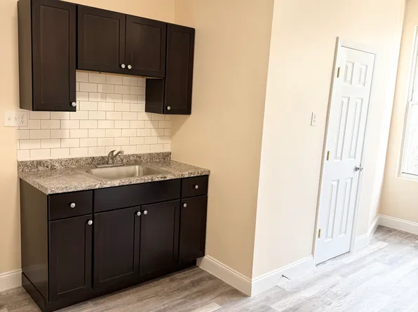 8840 85th St APT 1R, Woodhaven, NY 11421