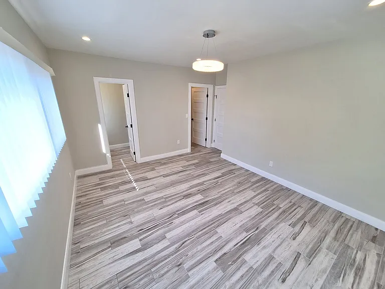 13611 Vanowen St #15 — Photo 23