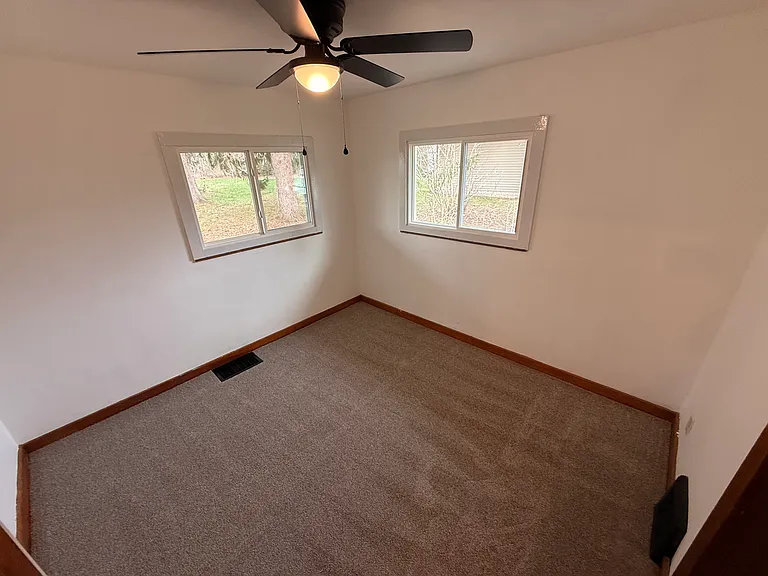 123 Ingall Ave NW — Photo 4