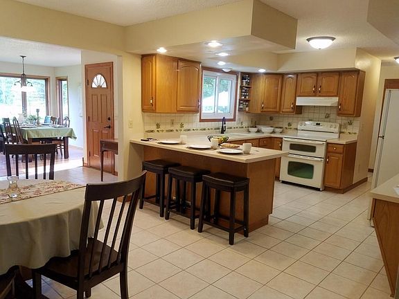 Layout great for entertaining