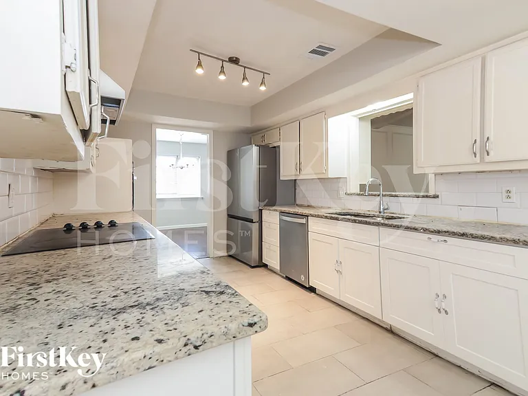3413 Valley View Ln — Photo 9