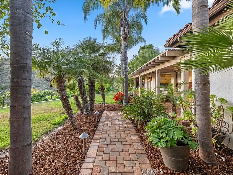 44915 Palladian Ct — Photo 61
