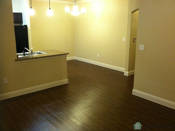 4th image of 1406 Shady Ln