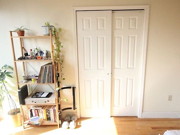 4th image of 183 Humboldt St APT 3