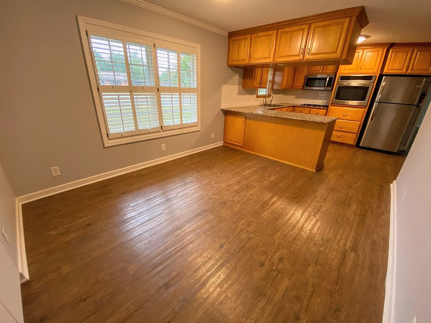 Spacious 4-Bedroom Home in Prime LocationWalk to Nearby Top Schools! — Photo 3