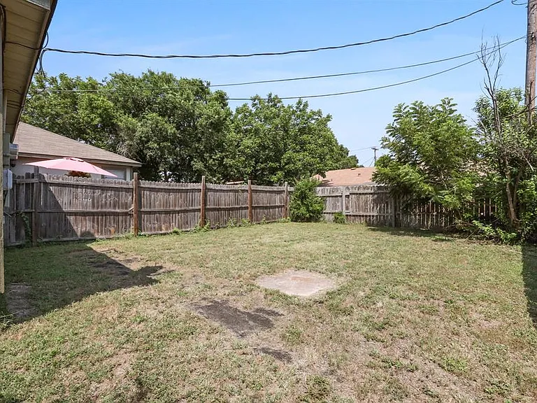 11205 Selma Dr #B — Photo 8