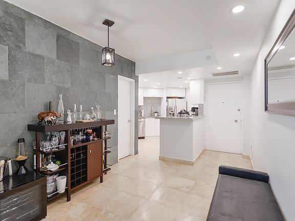 4th image of 905 Brickell Bay Dr APT 1424