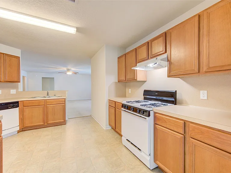 3639 Barkers Crossing Ave — Photo 12