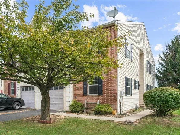 6873 Hunt Dr, Macungie, PA 18062