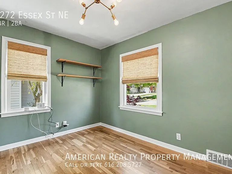 3272 Essex St NE — Photo 9