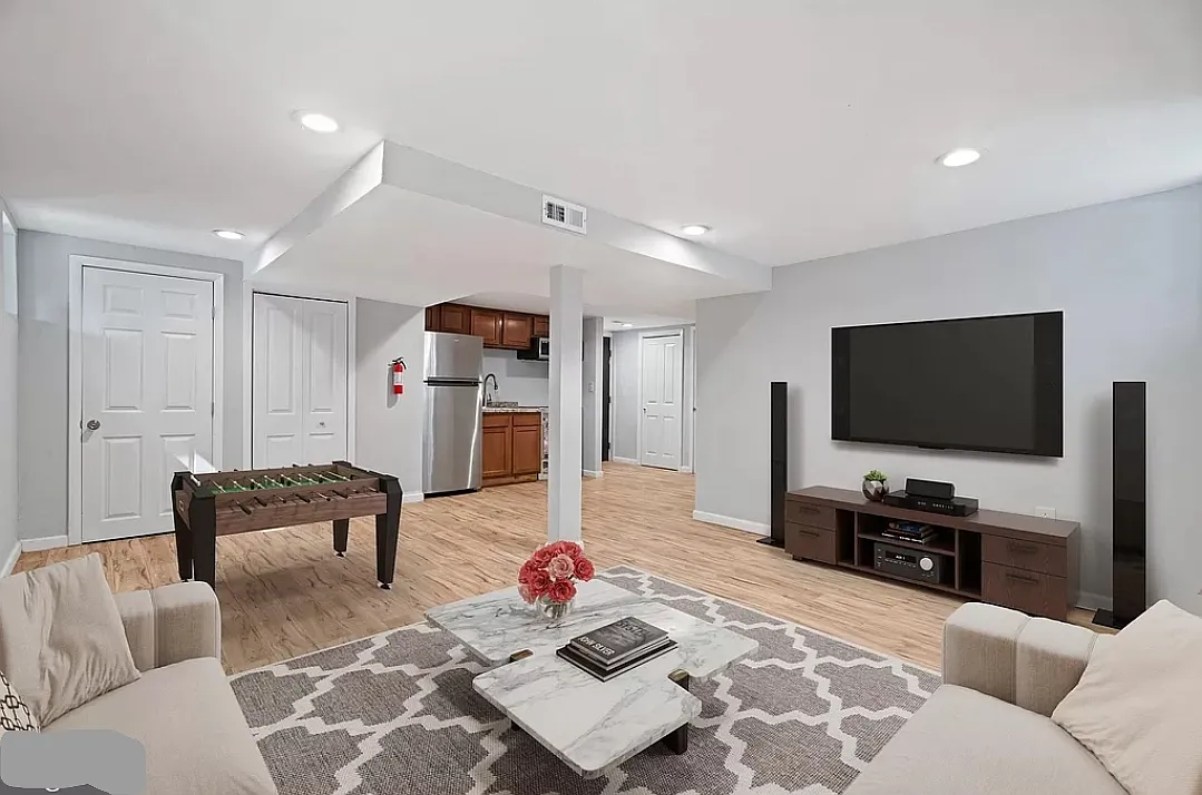 3 bed, 3300 sqft, $4,500 — Photo 3