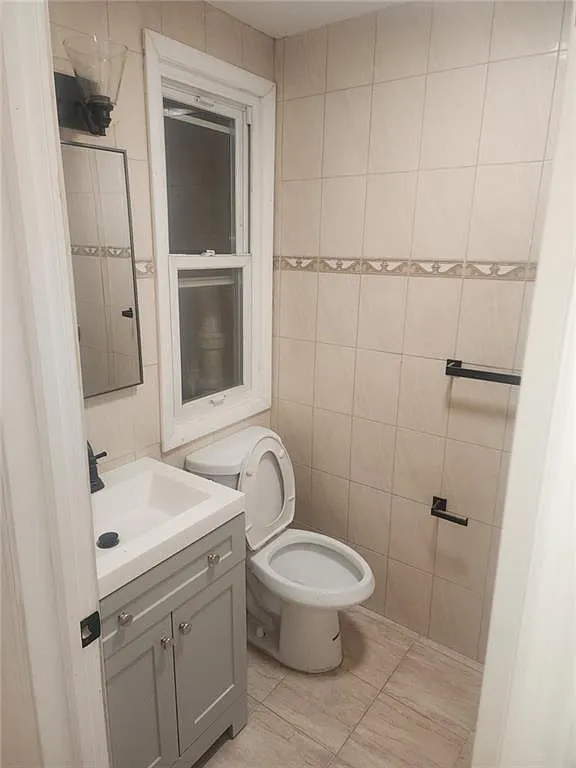 4 bed, 1.0 bath, 1000 sqft, $3,700 — Photo 2