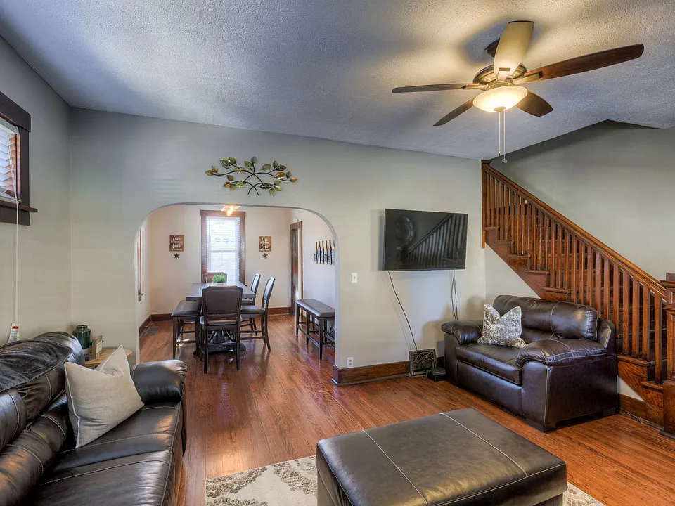 3507 Dewey Ave