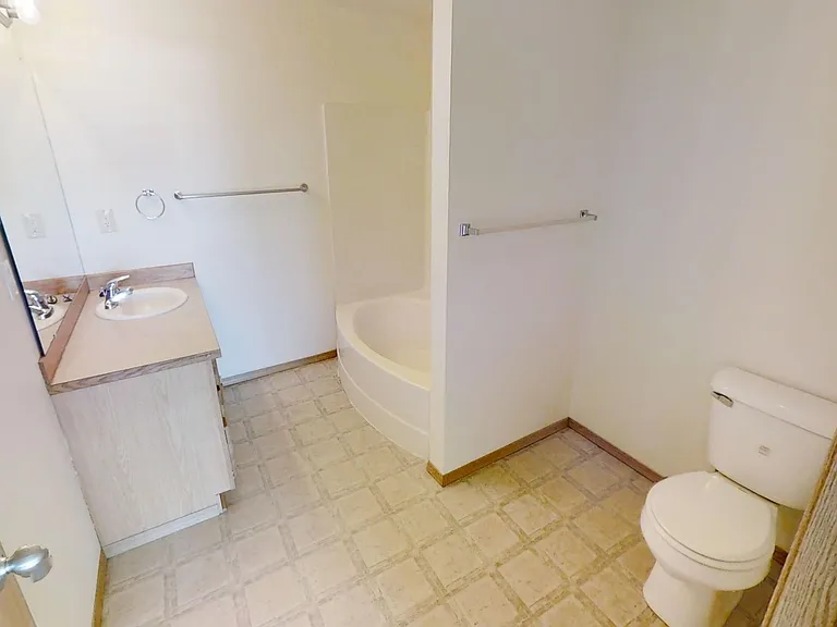 794 Holbrook Rd — Photo 7