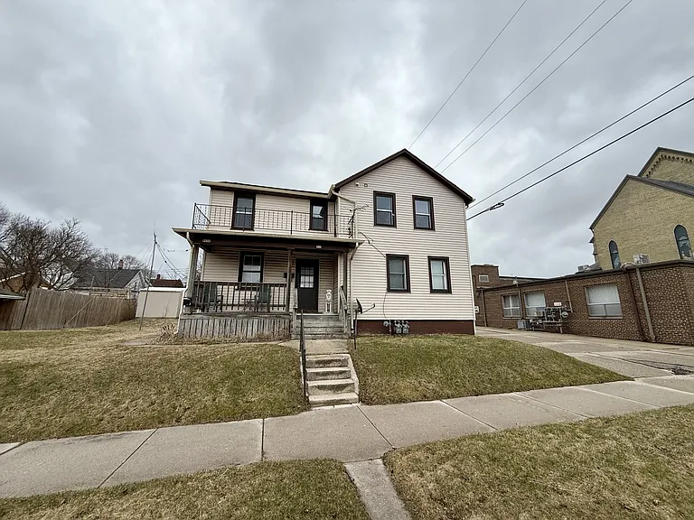 913A S 17th St — Photo 1