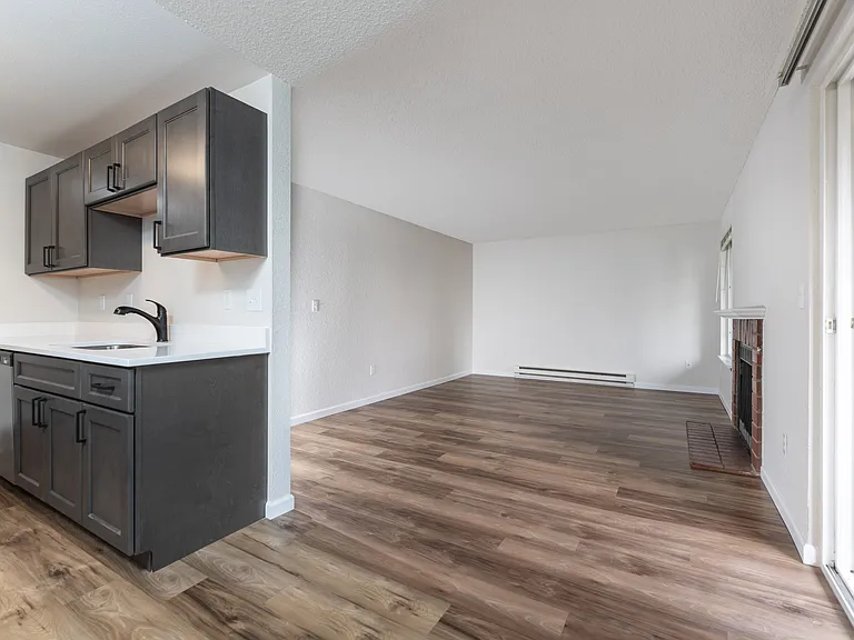 2 Bed 1 Bath W/ Patio - 900 Sq Ft 2 Bed 1 Bath W/ Patio - 900 Sq Ft