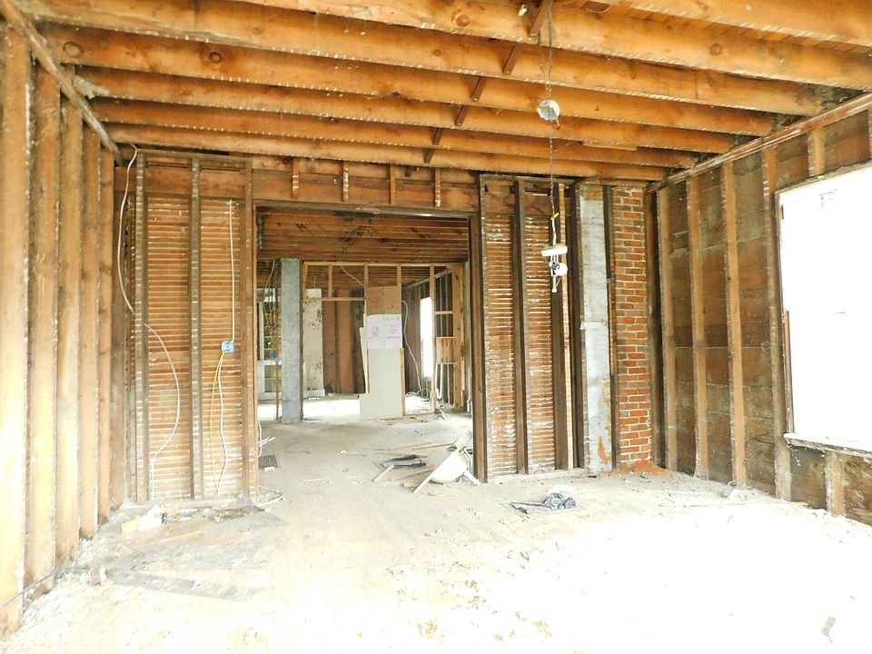 2nd image of 509 W 4th St