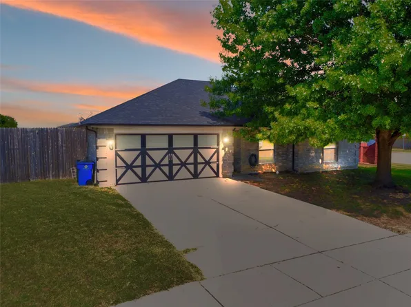 926 Morgan Dr, Burleson, TX 76028