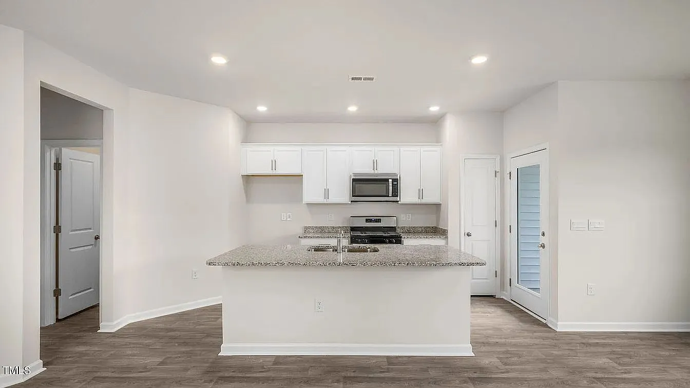3 bed, 2.5 bath, 1429 sqft, $1,699 — Photo 4