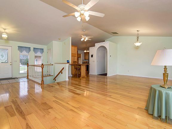 3rd image of 307 Austin Pl