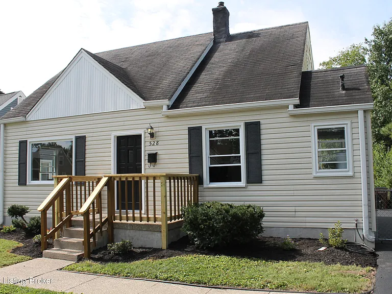 528 Harris Pl — Photo 2