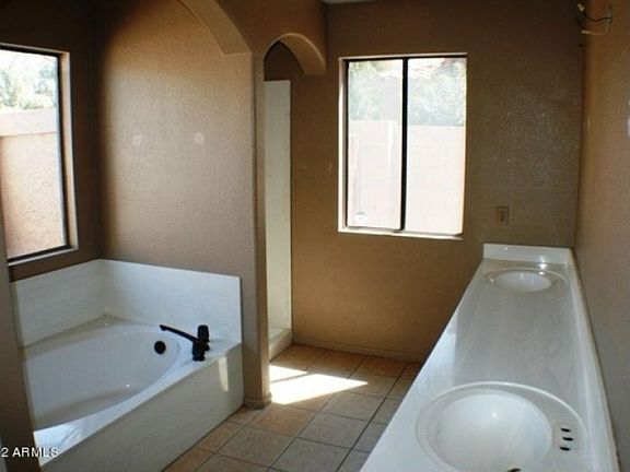 5th image of 329 E Stonebridge Dr