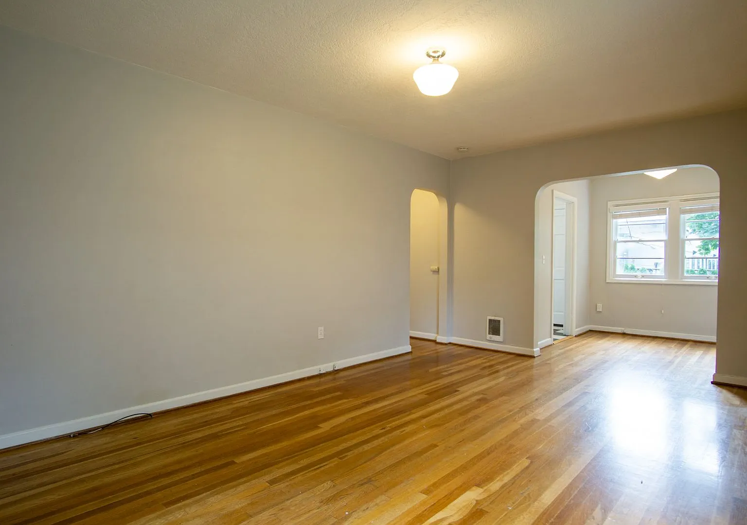 Charming NW 1-Bed Ready Now! — Photo 4