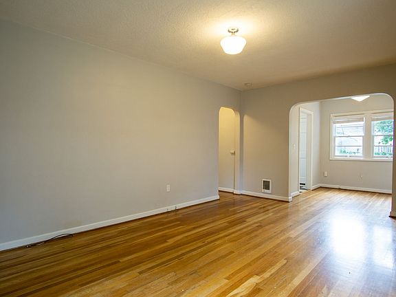 4th image of 1952 NW Lovejoy St #3