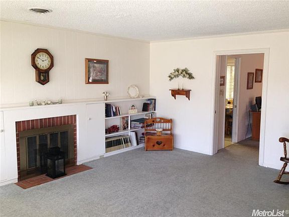 4th image of 2600 Rosyln Way