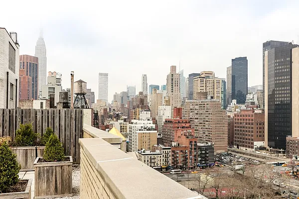 Sold by Redfin Real Estate | media 10