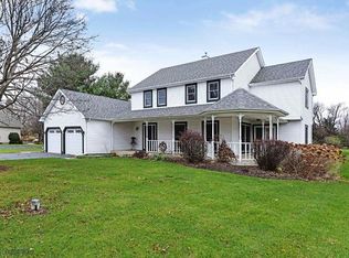 2011 Blue Pine Dr, Crystal Lake, IL 60012