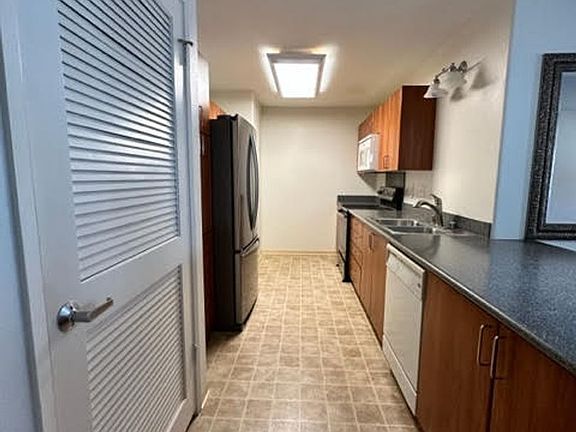 3rd image of 95-993 Ukuwai St APT 2604