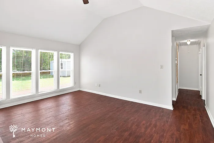 3 bed, 2.0 bath, 1232 sqft, $1,395 — Photo 3